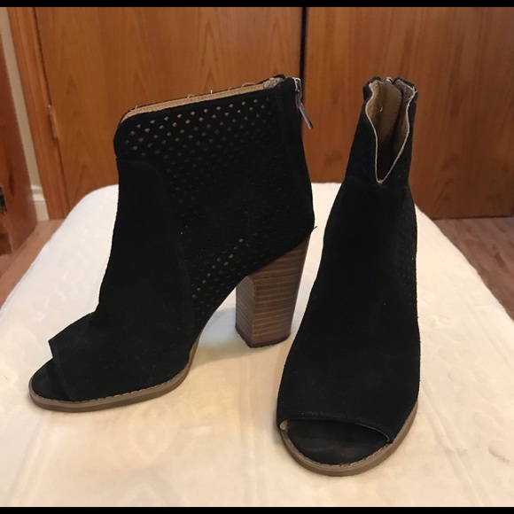 Lucky Brand Shoes - Short Black Booties by Lucky Brand